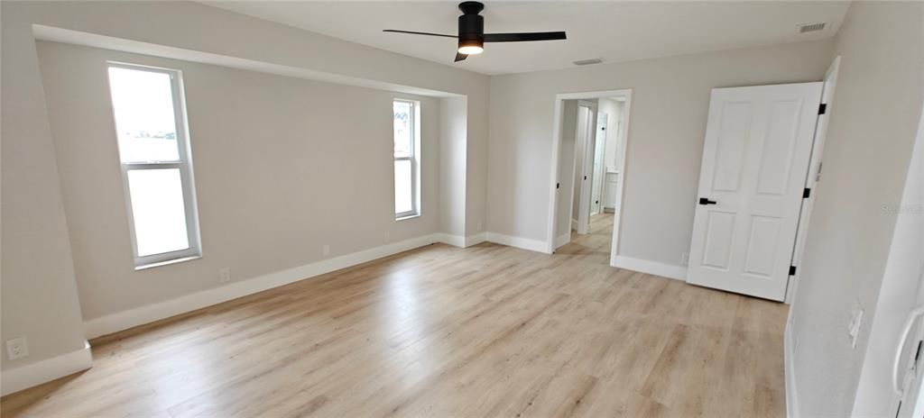 En Venta: $415,000 (4 camas, 2 baños, 2208 Pies cuadrados)