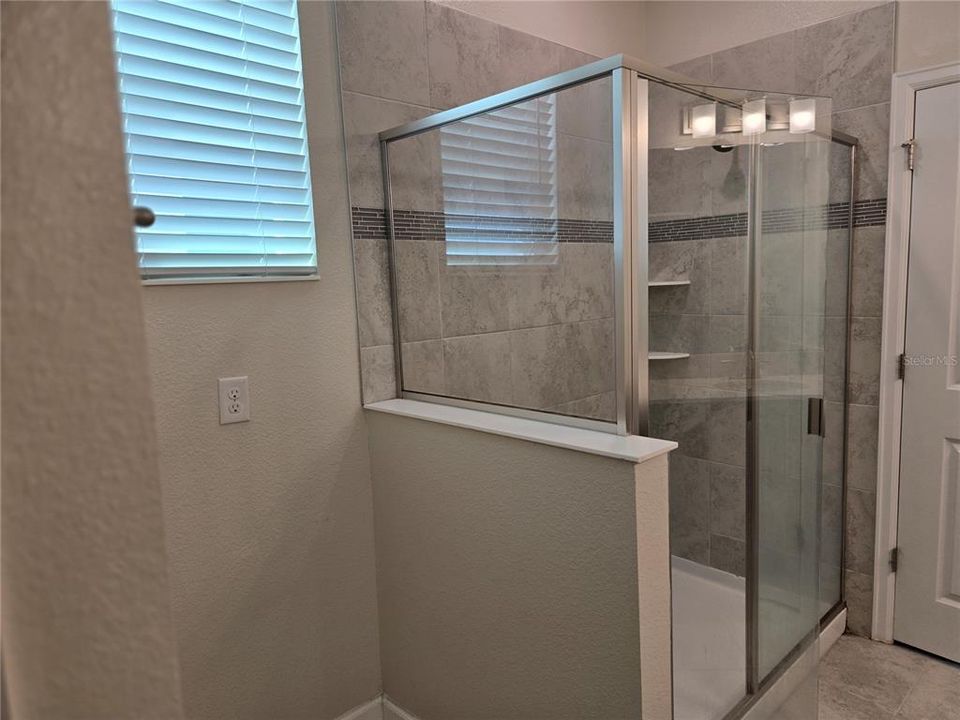 For Rent: $3,750 (5 beds, 3 baths, 3863 Square Feet)