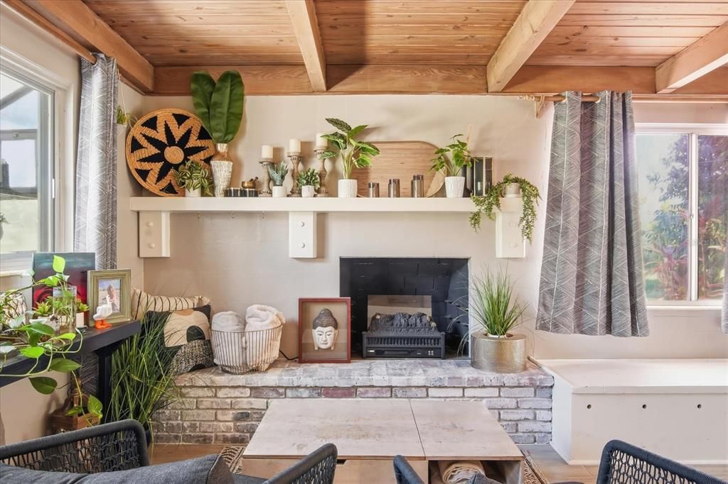 For Sale: $430,000 (3 beds, 1 baths, 1622 Square Feet)