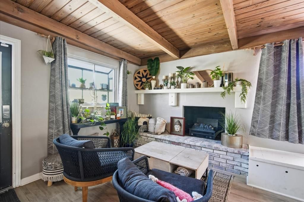 For Sale: $430,000 (3 beds, 1 baths, 1622 Square Feet)