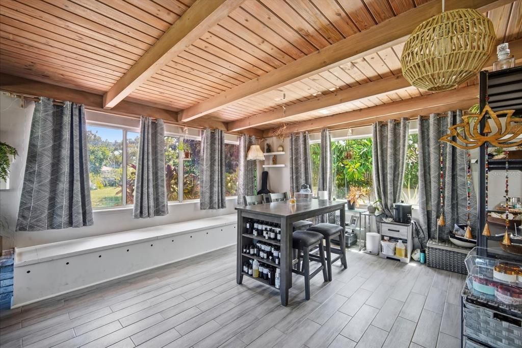 For Sale: $430,000 (3 beds, 1 baths, 1622 Square Feet)