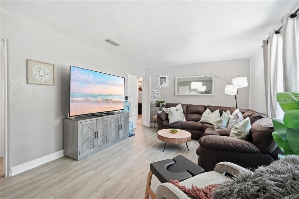 For Sale: $430,000 (3 beds, 1 baths, 1622 Square Feet)