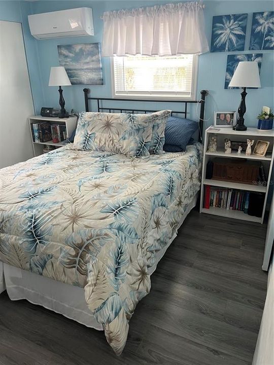 For Sale: $100,000 (1 beds, 1 baths, 400 Square Feet)