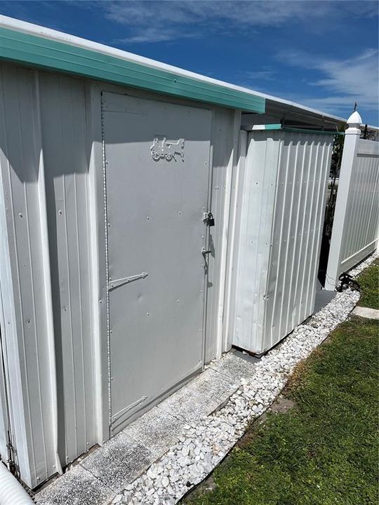 For Sale: $100,000 (1 beds, 1 baths, 400 Square Feet)