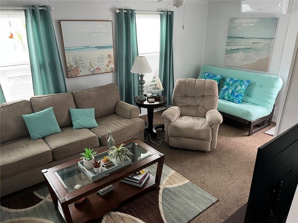 For Sale: $100,000 (1 beds, 1 baths, 400 Square Feet)