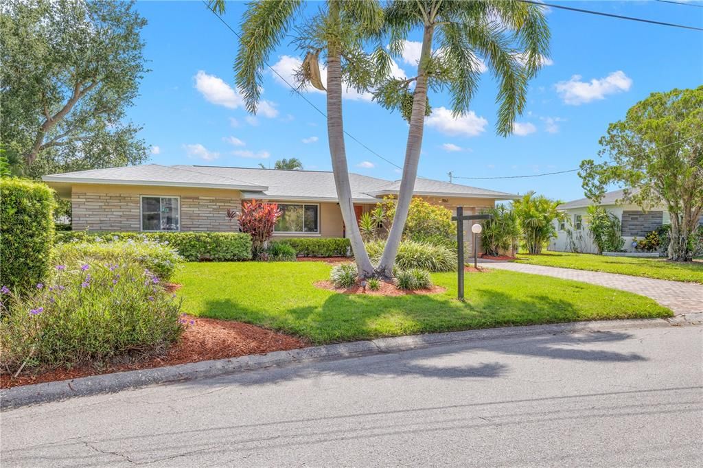 For Sale: $575,000 (2 beds, 2 baths, 1472 Square Feet)