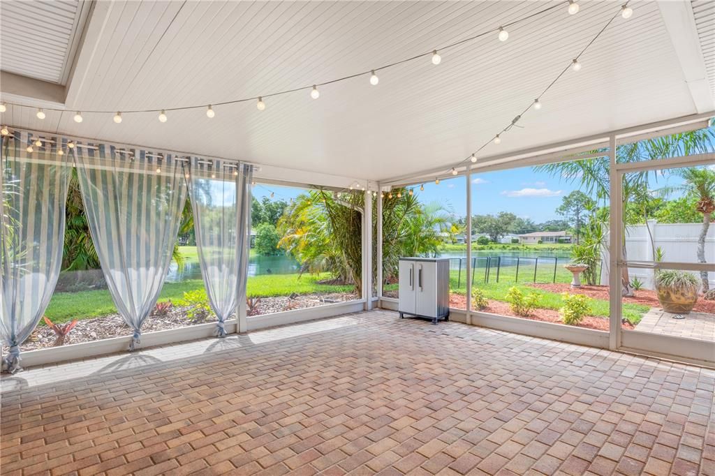 For Sale: $575,000 (2 beds, 2 baths, 1472 Square Feet)