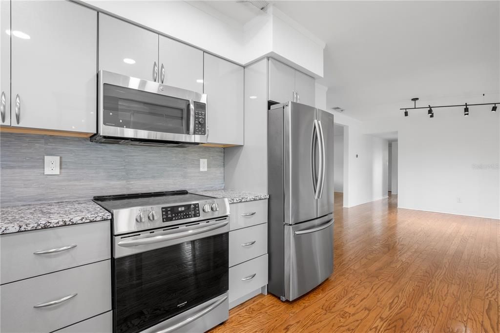 For Sale: $575,000 (2 beds, 2 baths, 1472 Square Feet)