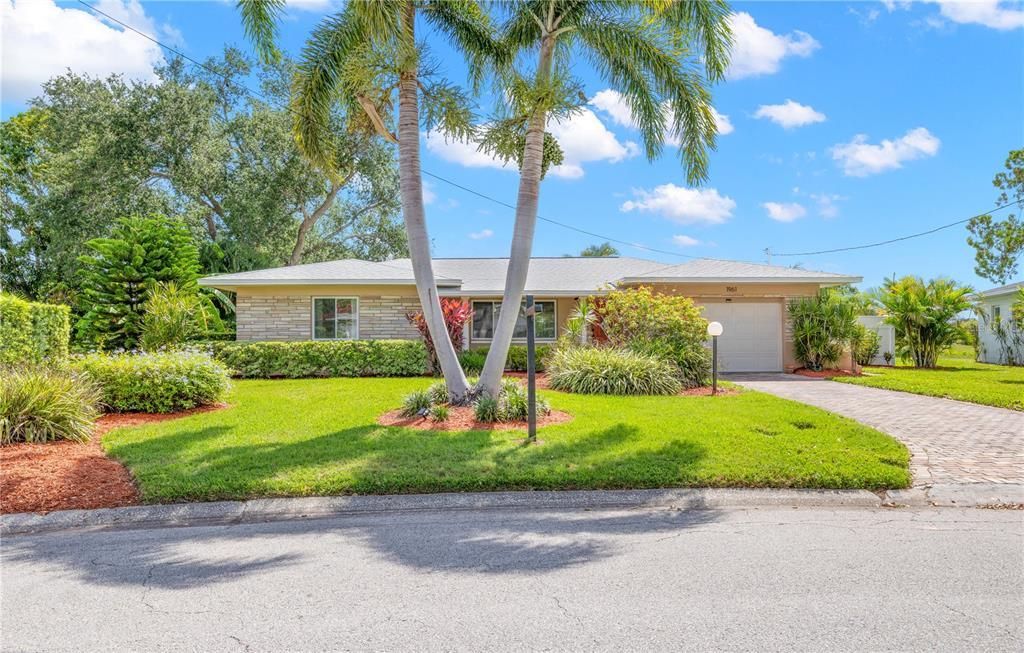 For Sale: $575,000 (2 beds, 2 baths, 1472 Square Feet)