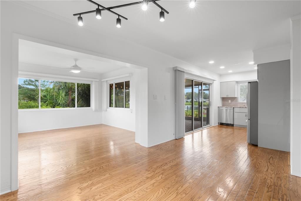 For Sale: $575,000 (2 beds, 2 baths, 1472 Square Feet)