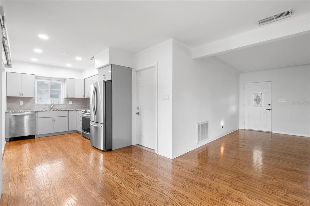 For Sale: $575,000 (2 beds, 2 baths, 1472 Square Feet)