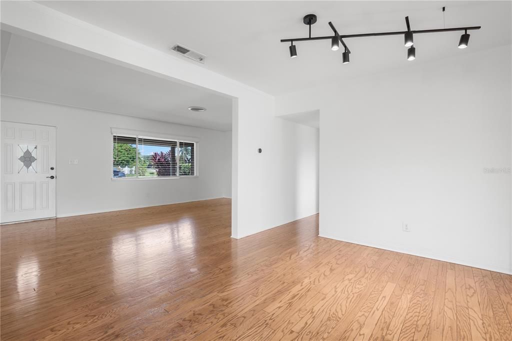 For Sale: $575,000 (2 beds, 2 baths, 1472 Square Feet)