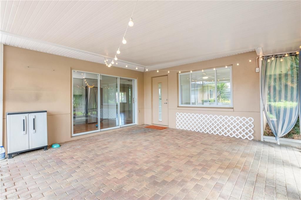 For Sale: $575,000 (2 beds, 2 baths, 1472 Square Feet)