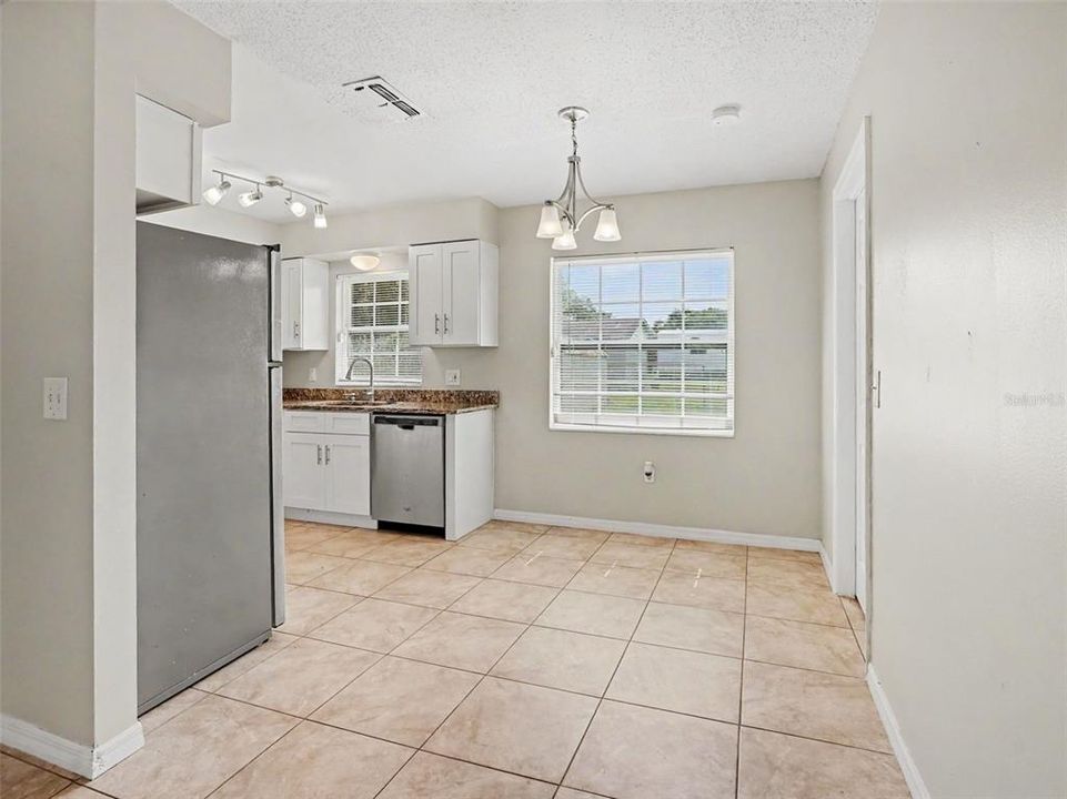 For Sale: $299,900 (3 beds, 2 baths, 1040 Square Feet)