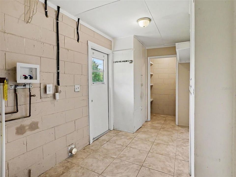For Sale: $299,900 (3 beds, 2 baths, 1040 Square Feet)