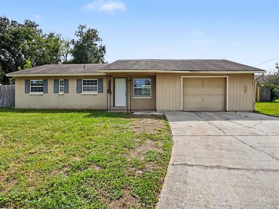 For Sale: $299,900 (3 beds, 2 baths, 1040 Square Feet)