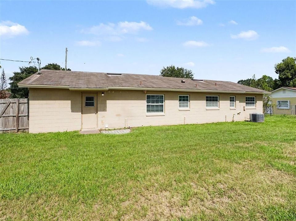 For Sale: $299,900 (3 beds, 2 baths, 1040 Square Feet)