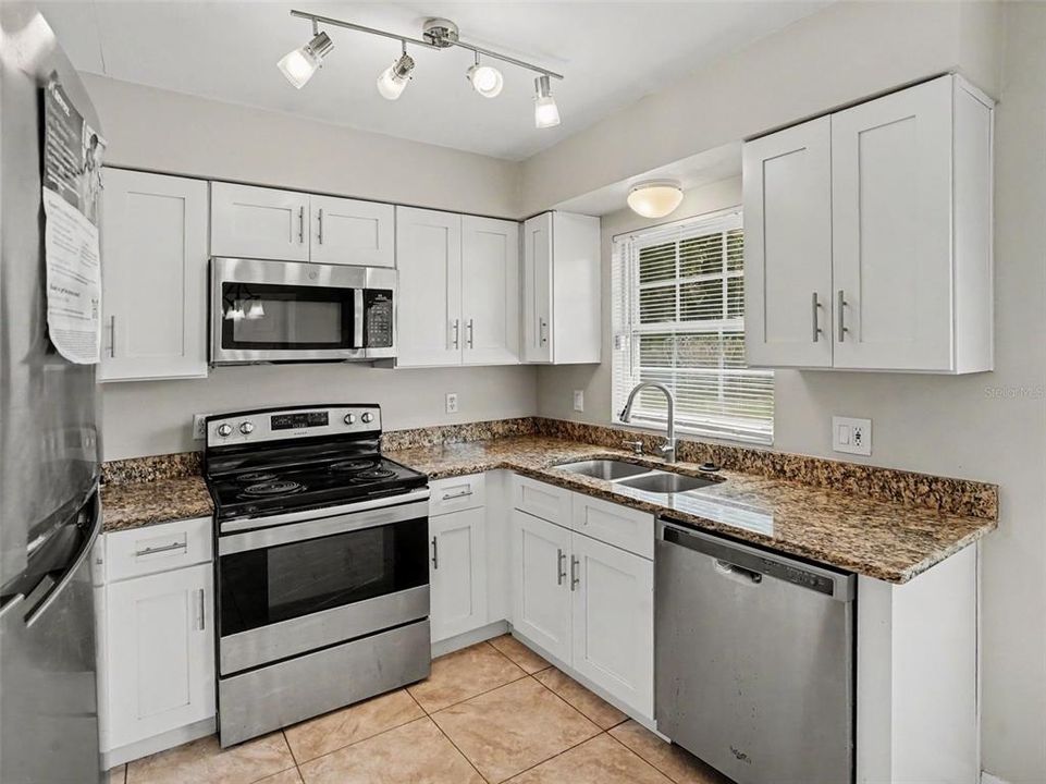 For Sale: $299,900 (3 beds, 2 baths, 1040 Square Feet)