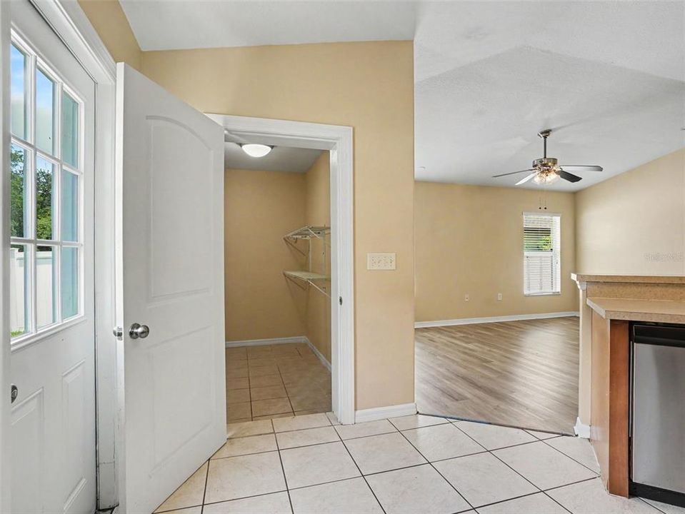 For Sale: $289,900 (4 beds, 2 baths, 1819 Square Feet)
