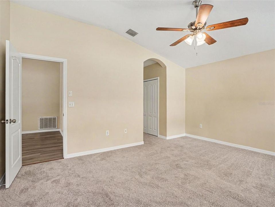 For Sale: $289,900 (4 beds, 2 baths, 1819 Square Feet)