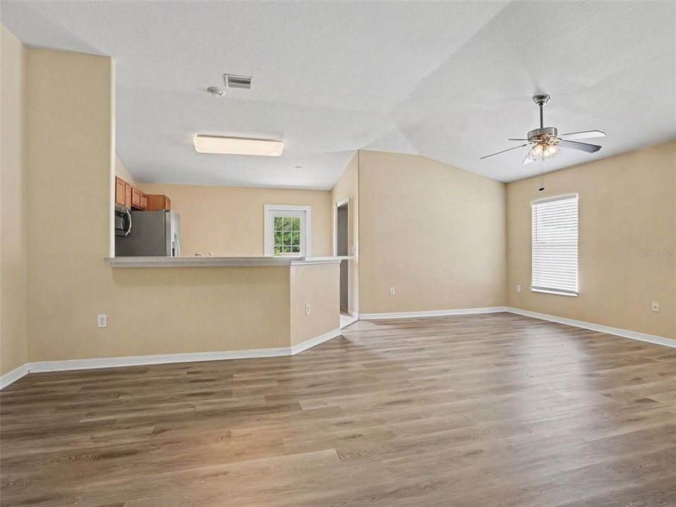 For Sale: $289,900 (4 beds, 2 baths, 1819 Square Feet)