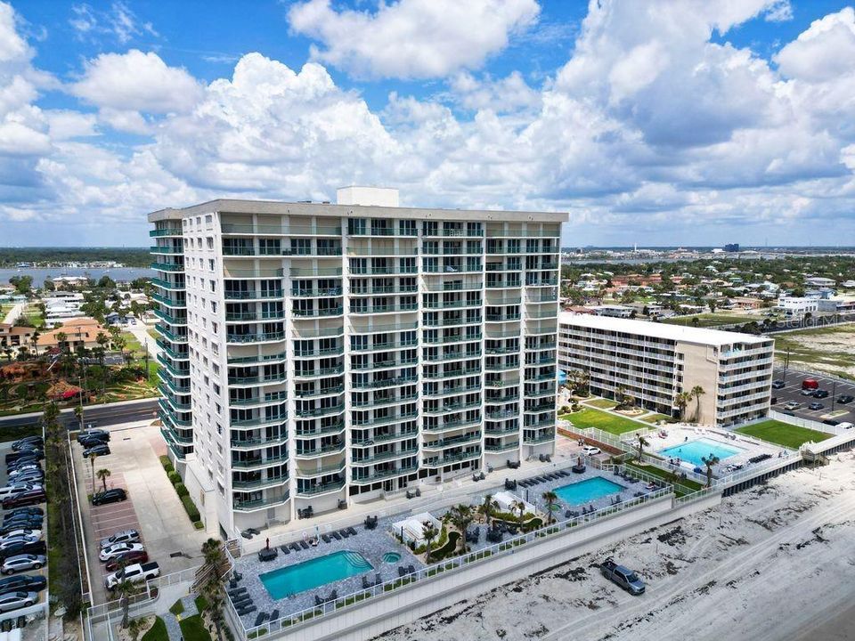 For Sale: $635,000 (3 beds, 3 baths, 2140 Square Feet)