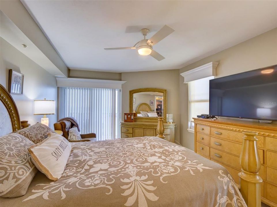 For Sale: $635,000 (3 beds, 3 baths, 2140 Square Feet)