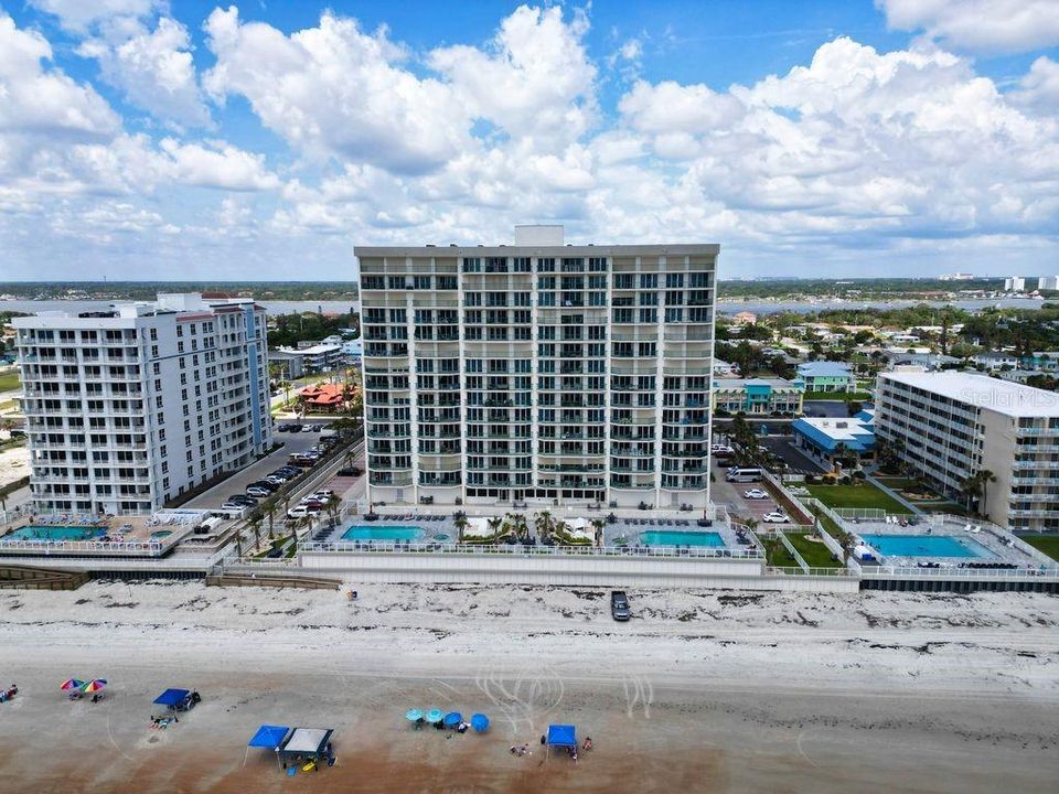 For Sale: $635,000 (3 beds, 3 baths, 2140 Square Feet)