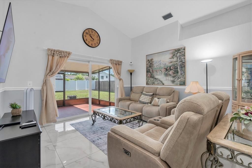 For Sale: $449,900 (3 beds, 2 baths, 1423 Square Feet)