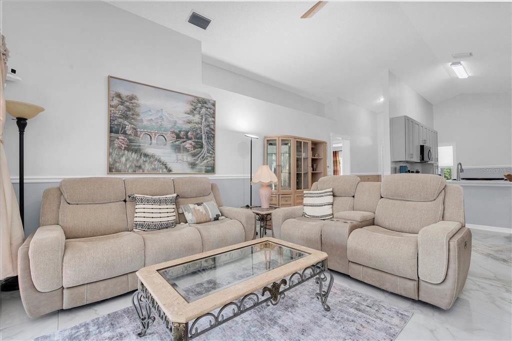 For Sale: $449,900 (3 beds, 2 baths, 1423 Square Feet)