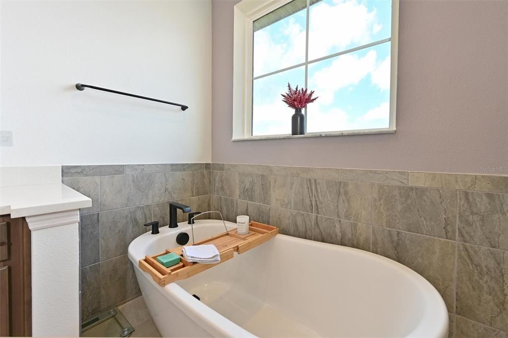 For Sale: $549,900 (4 beds, 3 baths, 2710 Square Feet)