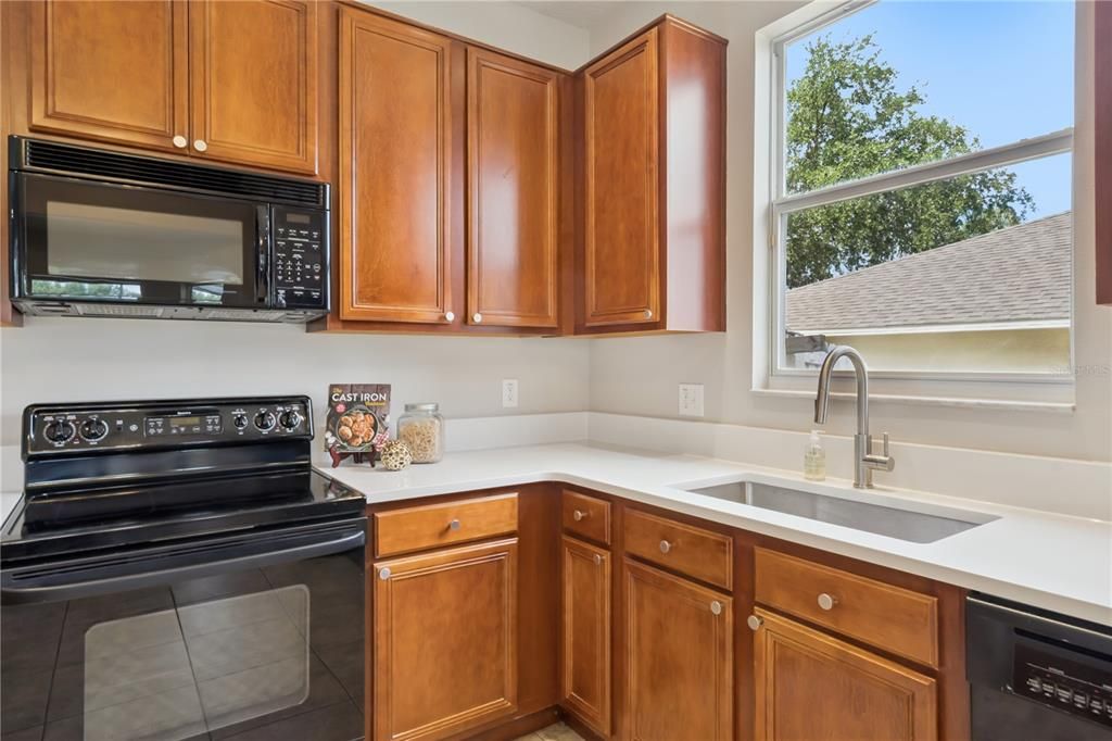 For Sale: $550,000 (5 beds, 3 baths, 2794 Square Feet)