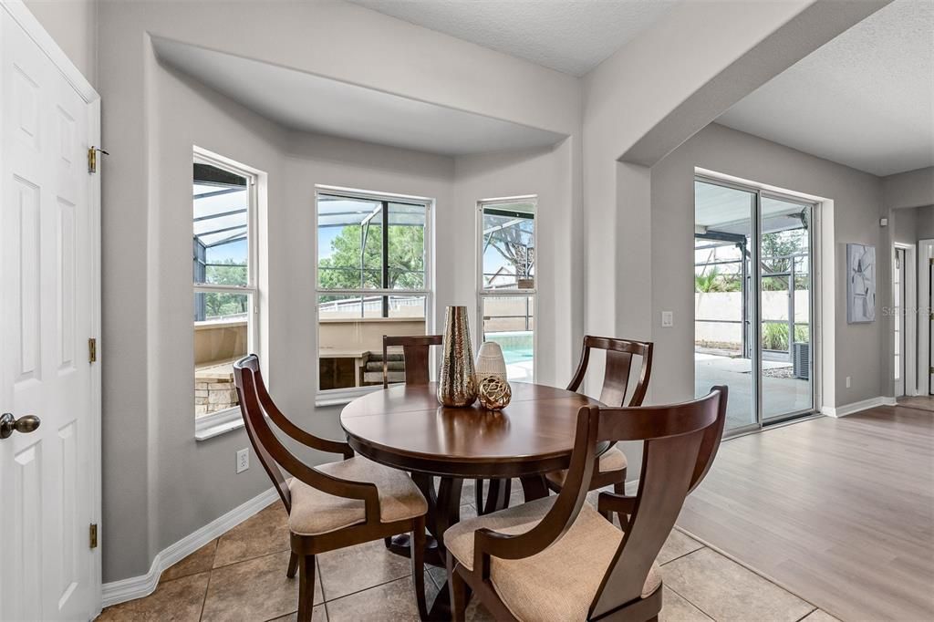 For Sale: $550,000 (5 beds, 3 baths, 2794 Square Feet)