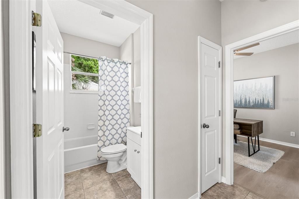 For Sale: $550,000 (5 beds, 3 baths, 2794 Square Feet)