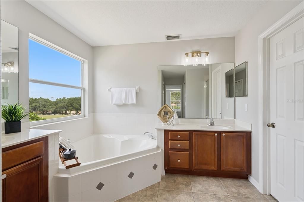 For Sale: $550,000 (5 beds, 3 baths, 2794 Square Feet)
