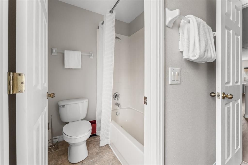 For Sale: $550,000 (5 beds, 3 baths, 2794 Square Feet)