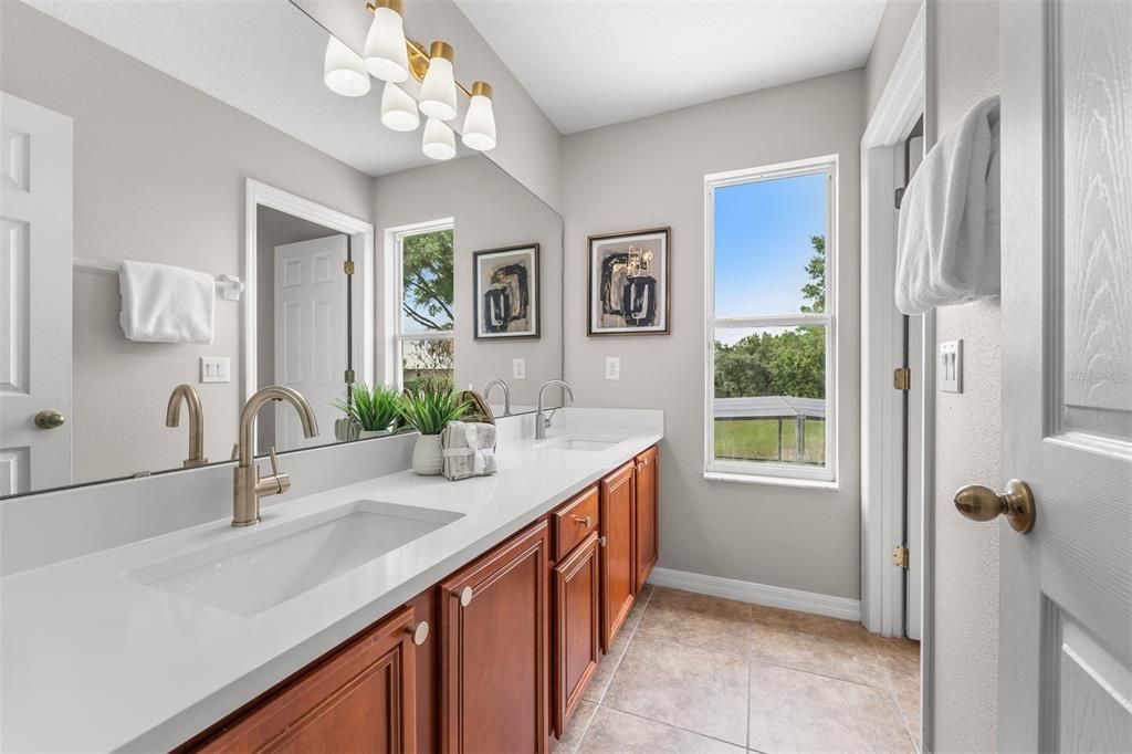 For Sale: $550,000 (5 beds, 3 baths, 2794 Square Feet)