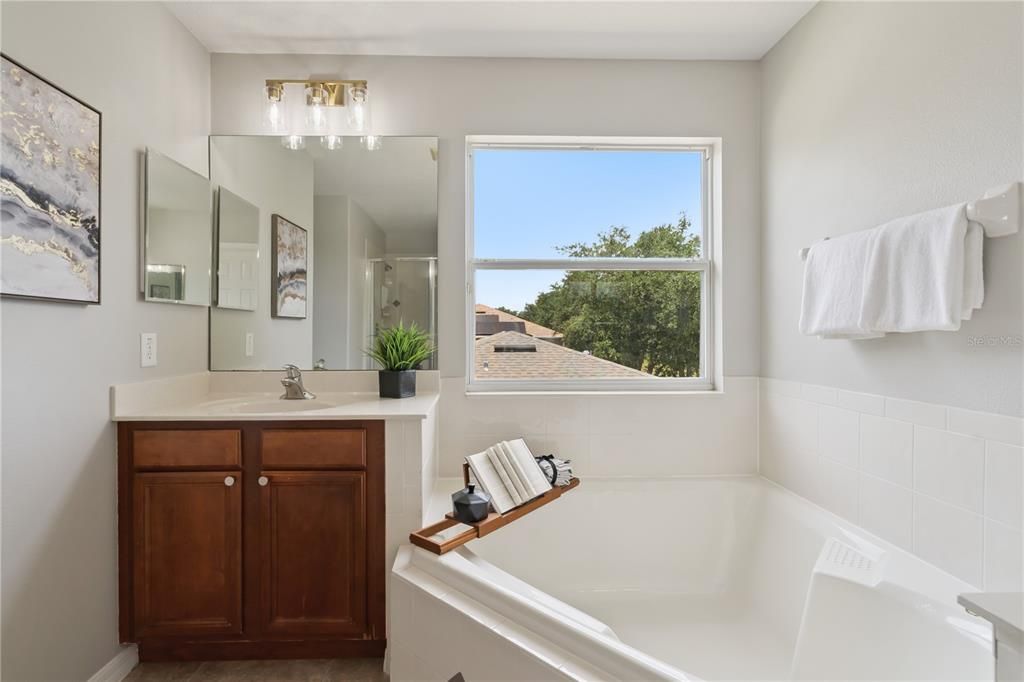 For Sale: $550,000 (5 beds, 3 baths, 2794 Square Feet)