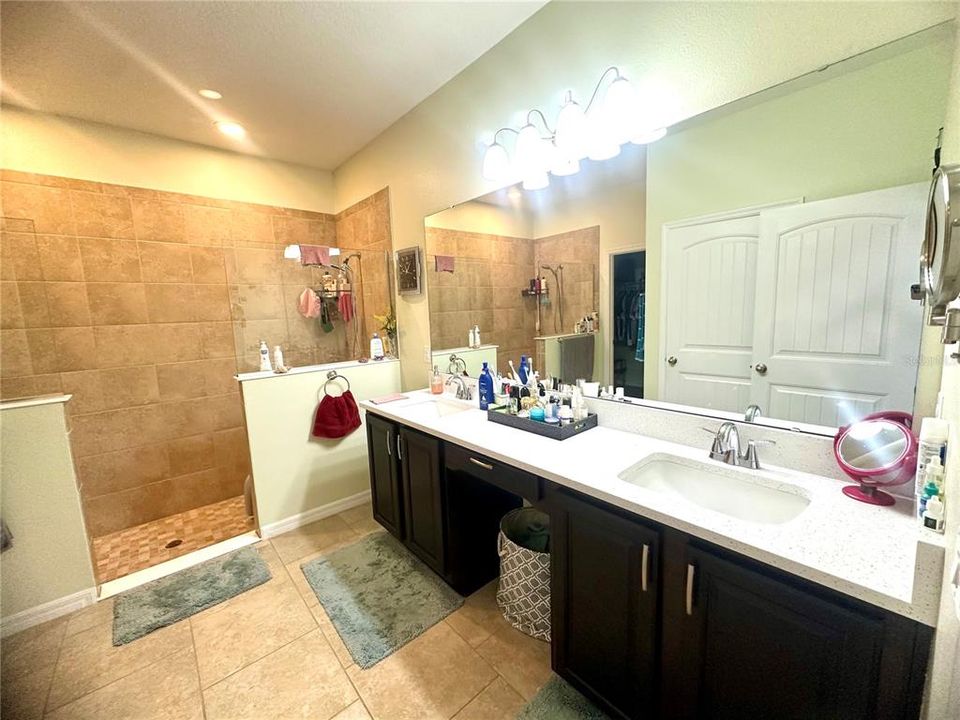 For Sale: $410,000 (3 beds, 2 baths, 1865 Square Feet)