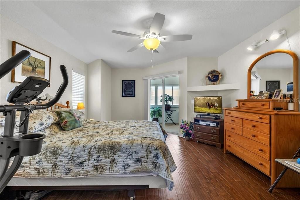 Activo con contrato: $299,000 (3 camas, 2 baños, 1769 Pies cuadrados)