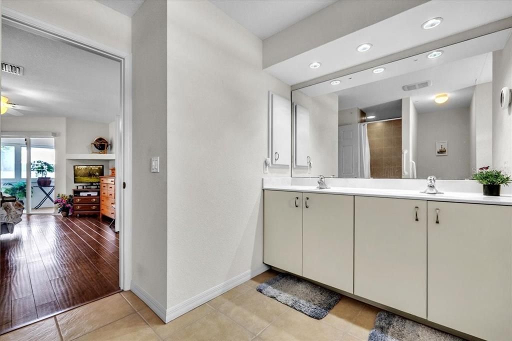 Activo con contrato: $299,000 (3 camas, 2 baños, 1769 Pies cuadrados)