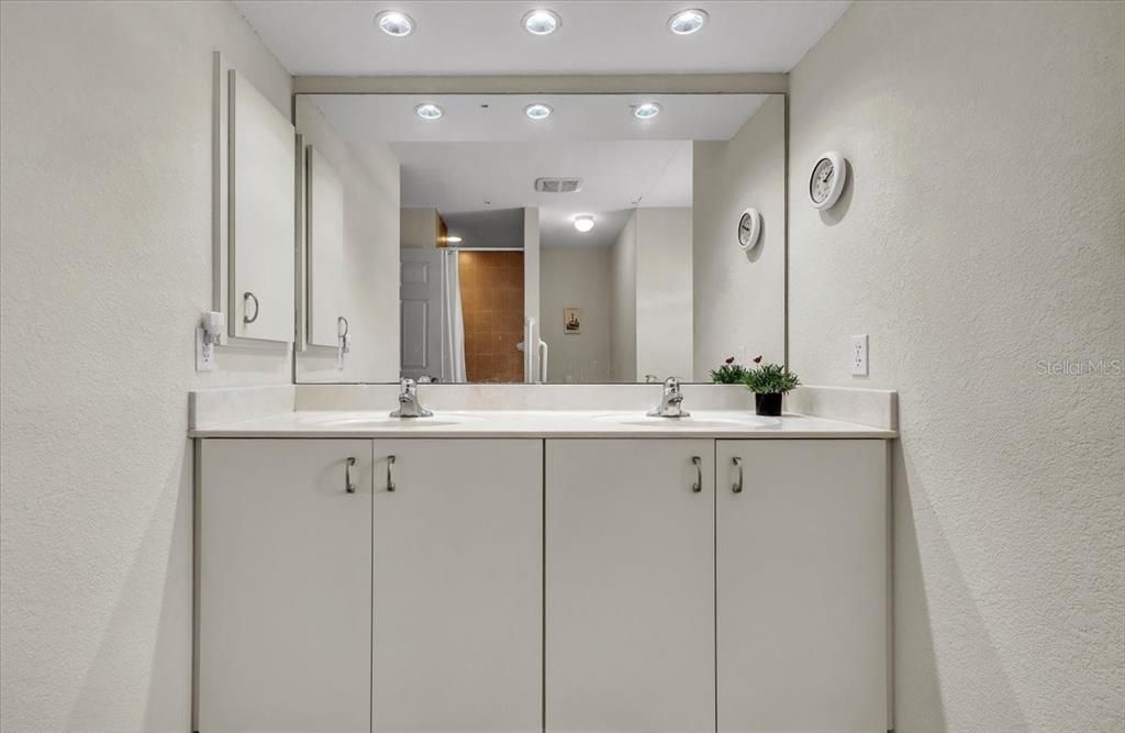 Activo con contrato: $299,000 (3 camas, 2 baños, 1769 Pies cuadrados)
