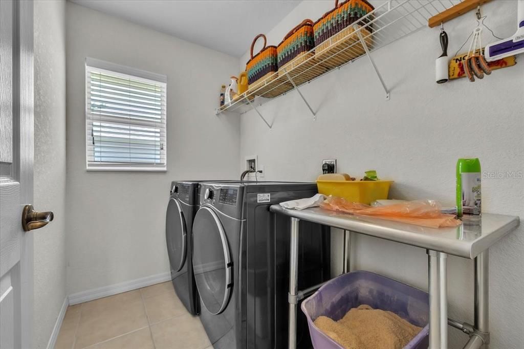 Activo con contrato: $299,000 (3 camas, 2 baños, 1769 Pies cuadrados)