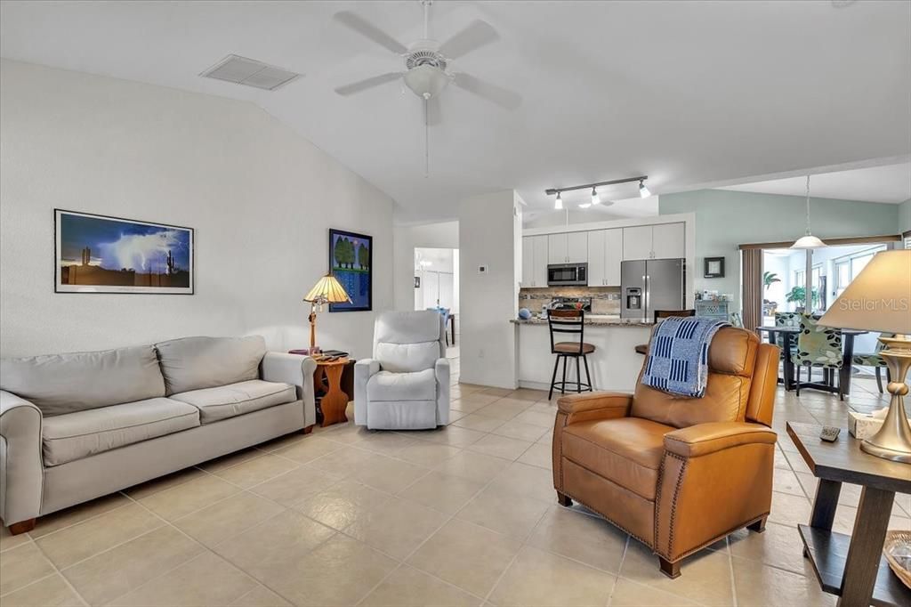 Activo con contrato: $299,000 (3 camas, 2 baños, 1769 Pies cuadrados)