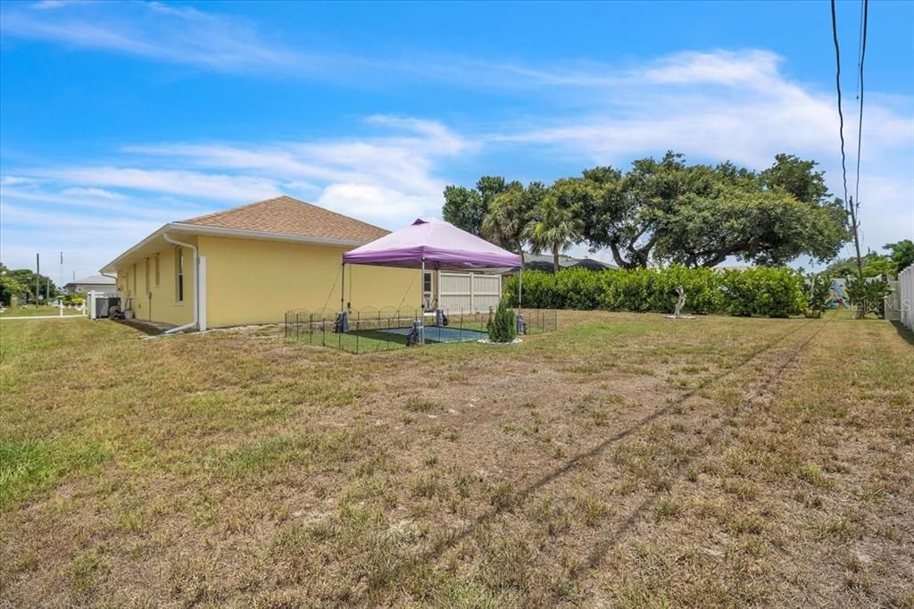 Activo con contrato: $299,000 (3 camas, 2 baños, 1769 Pies cuadrados)