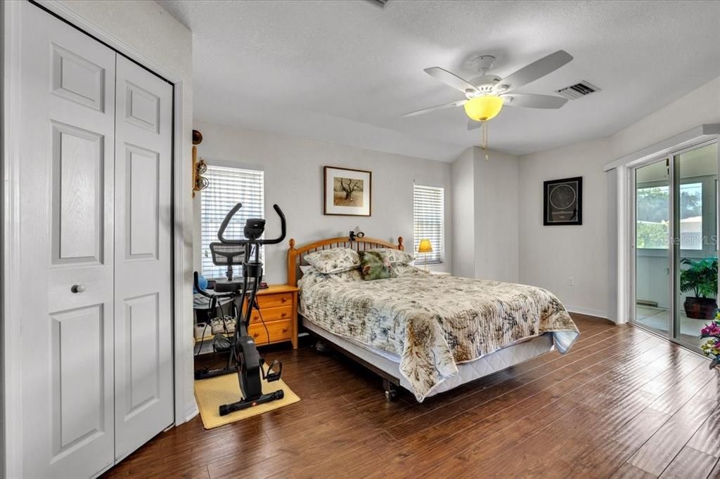 Activo con contrato: $299,000 (3 camas, 2 baños, 1769 Pies cuadrados)