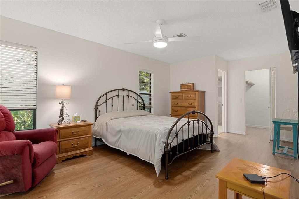 For Sale: $289,500 (2 beds, 2 baths, 1732 Square Feet)