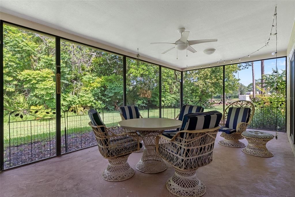 For Sale: $289,500 (2 beds, 2 baths, 1732 Square Feet)