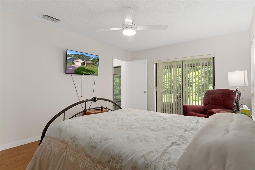 For Sale: $289,500 (2 beds, 2 baths, 1732 Square Feet)