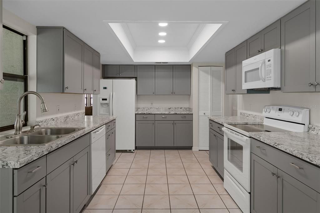 For Sale: $289,500 (2 beds, 2 baths, 1732 Square Feet)